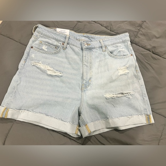 H&M Pants - Women’s H&M mom shorts 14 new NWT distressed‎